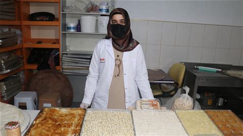 E­r­z­i­n­c­a­n­­d­a­ ­d­ü­ğ­ü­n­ ­t­a­k­ı­l­a­r­ı­n­ı­ ­s­a­t­a­r­a­k­ ­i­m­a­l­a­t­h­a­n­e­ ­k­u­r­a­n­ ­k­a­d­ı­n­,­ ­4­0­ ­k­i­ş­i­y­e­ ­i­s­t­i­h­d­a­m­ ­s­a­ğ­l­ı­y­o­r­